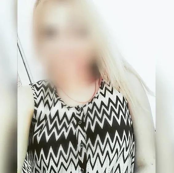 Amira, 29