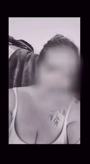 Julia, 28