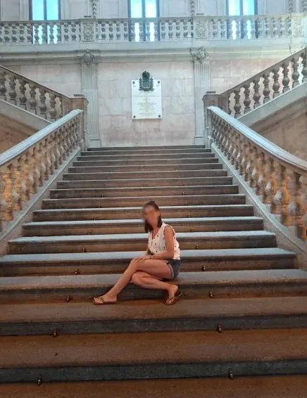 Nina, 33
