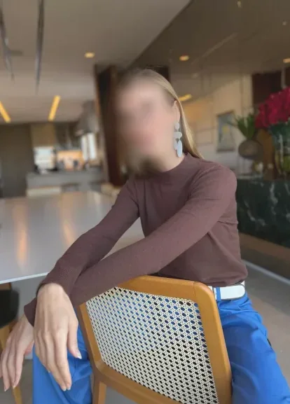 Sabrina, 39