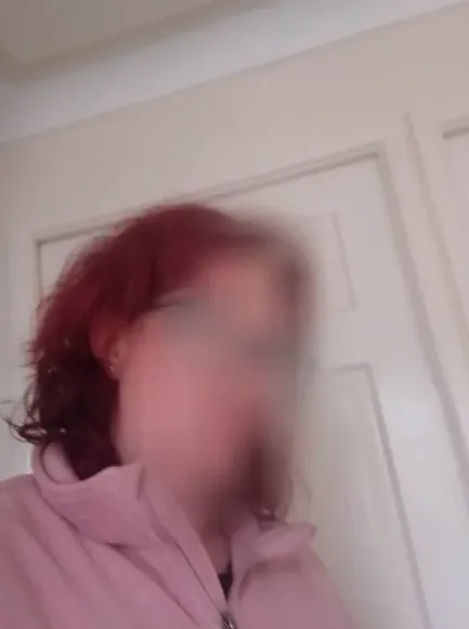 Sandra, 33