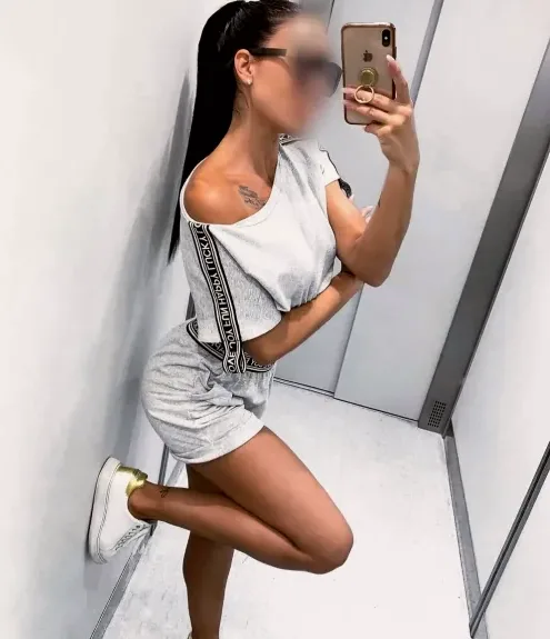 Sandra, 34